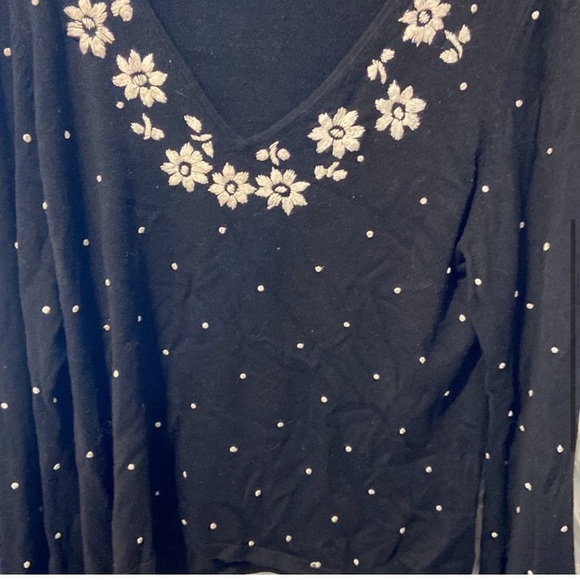 Spring Embroidered sweater - Picture 2 of 7
